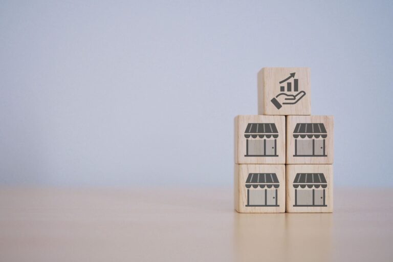 Wooden cubes with store icons representing a franchise business model